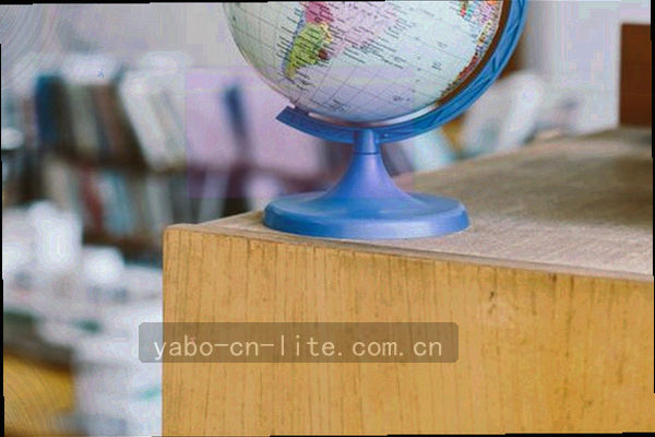 抽象盾牌加认证徽章图形